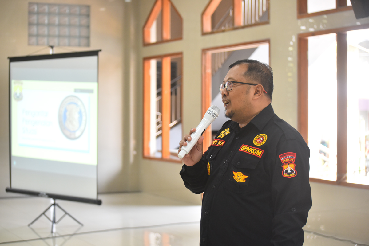 Teddy Wira Bhuwana melengkapi rangkaian kegiatan dengan memberikan pembekalan kepada peserta Diklat Harkamtib.