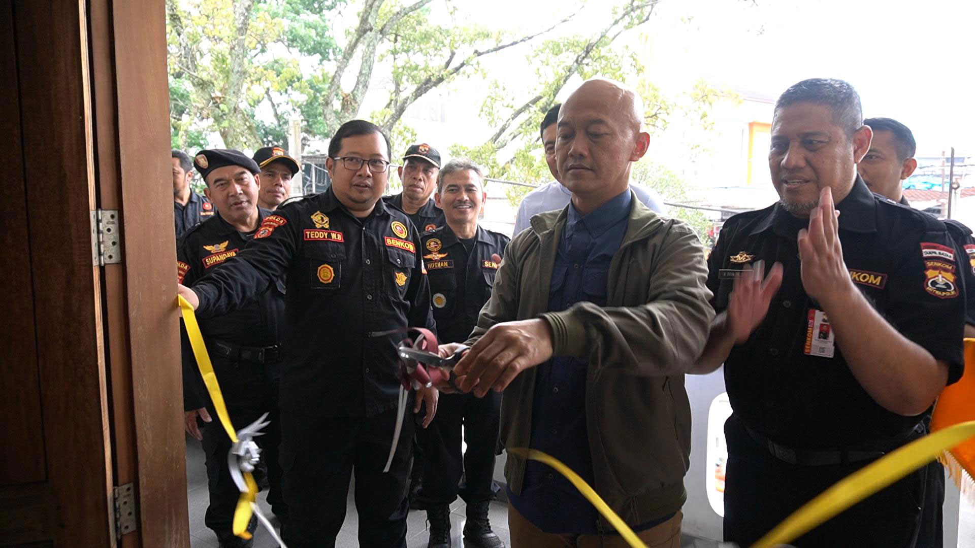 Senkom Jabar Resmikan Monitoring Center, Dirintelkam Polda Jabar Lakukan Gunting Pita